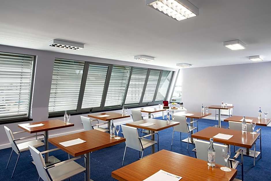 Holiday Inn Express Lisbon Airport By IHG