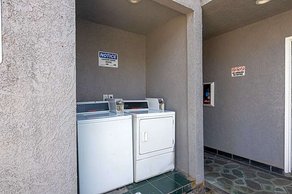 Hollywood City Inn