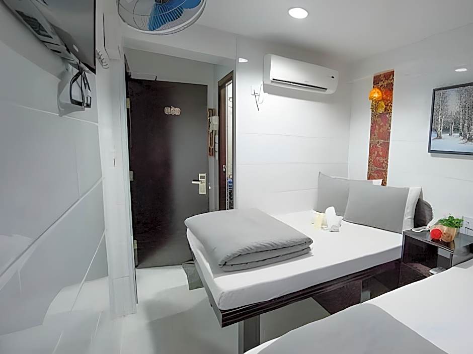 Canada Inn - Formerly Canada Hotel