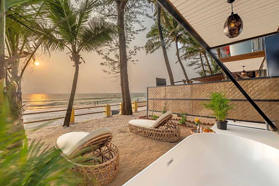 Photo 1 of 5 of Premium Spa, Bathtub, Seafront
