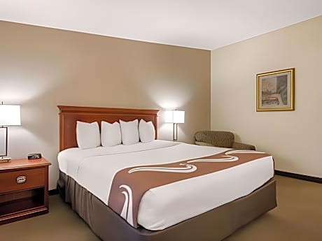 1 King Bed, Non-Smoking