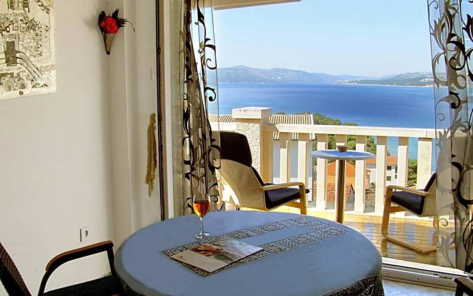 Beautiful apartment for two persons with sea view in Trogir near the beach