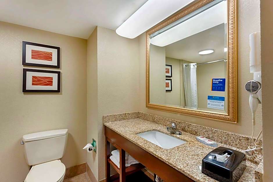 Comfort Inn & Suites Carneys Point