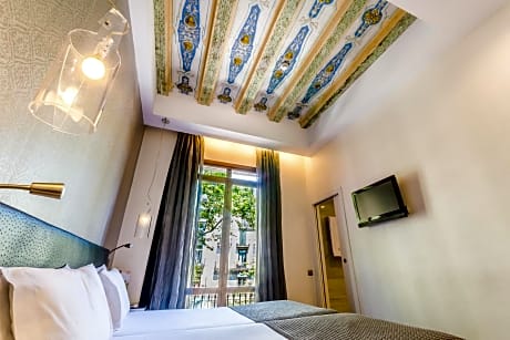 Double or Twin Room with Las Ramblas View
