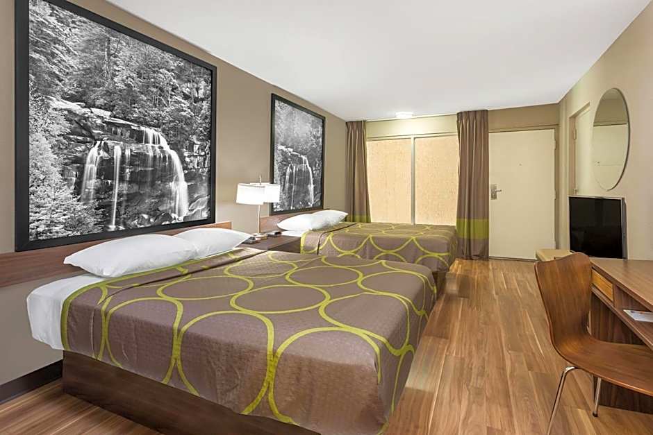 Super 8 By Wyndham Asheville Airport