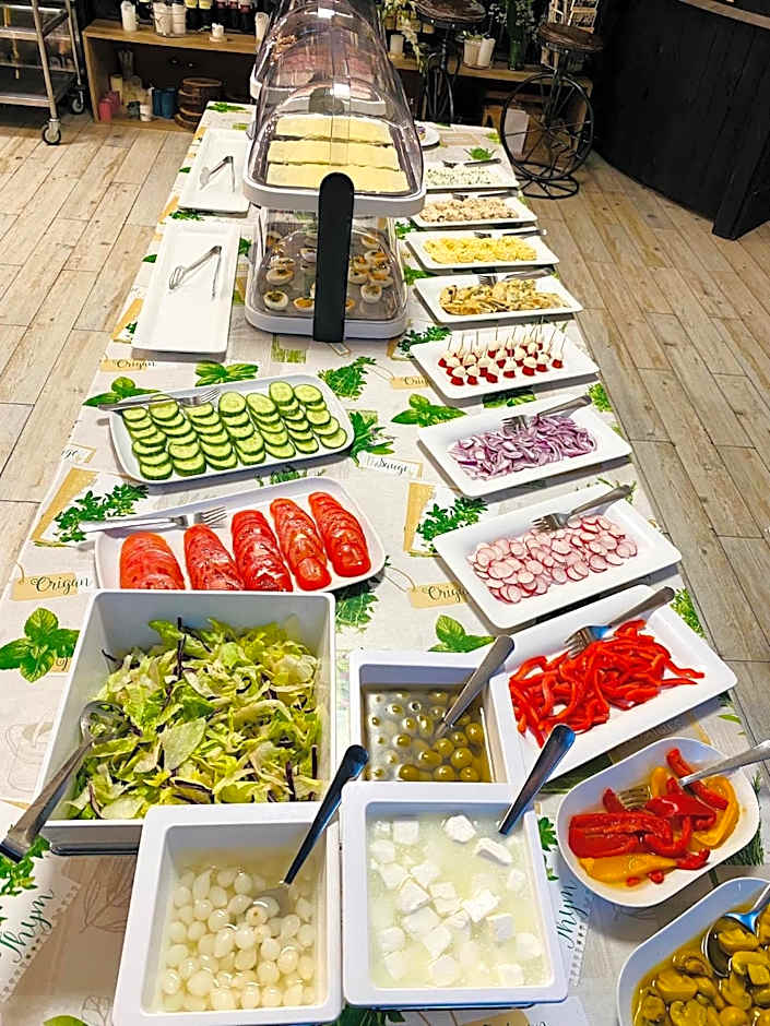 Old Tree Home & Restaurant