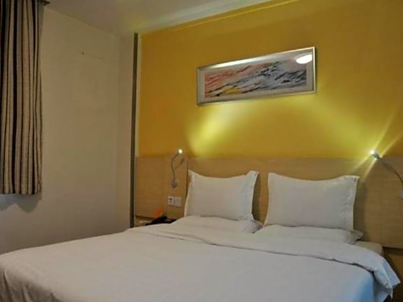 7Days Inn Chengdu North Train Station Wukuaishi – Chengdu, IL