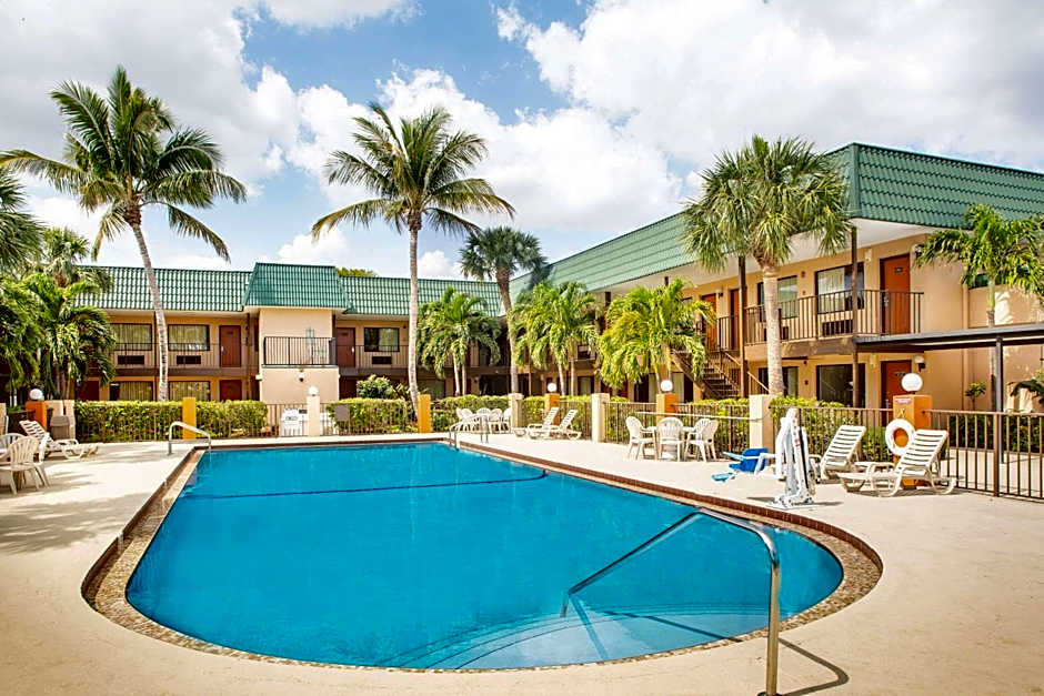 Super 8 by Wyndham North Palm Beach