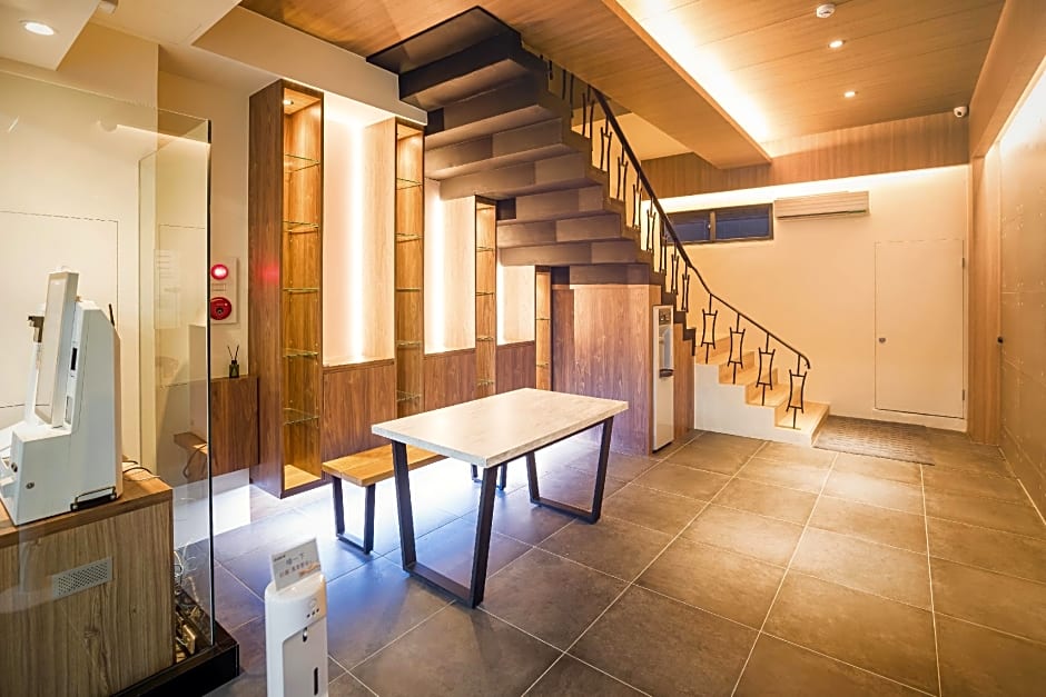 Traveller-Inn Day Moon Hotel