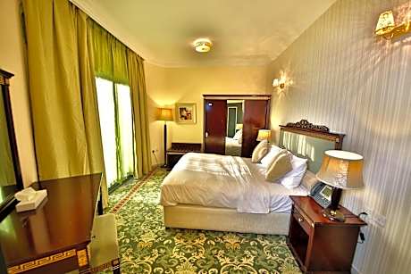 Deluxe One-Bedroom Apartment - King Bed