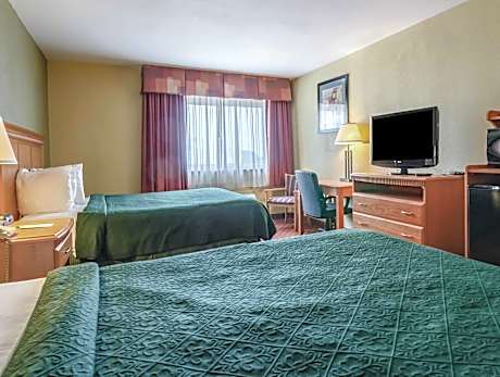 2 Queen Beds, Smoking