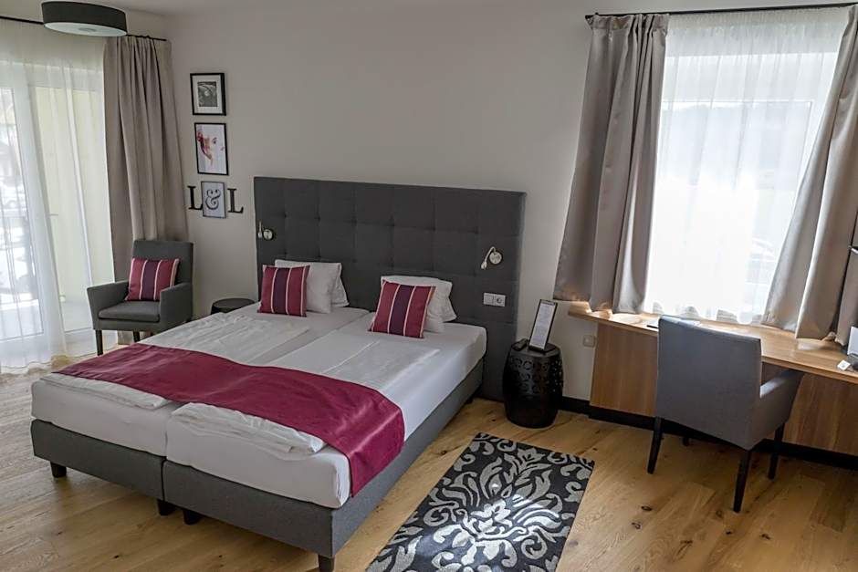 Hotel Locker & Legere