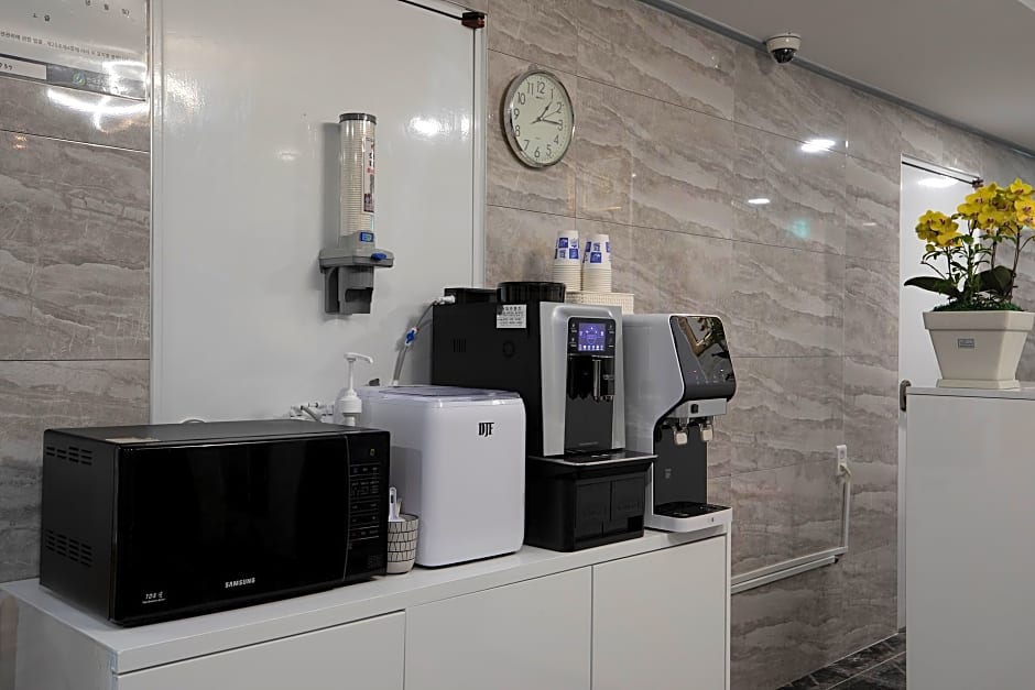 Goodstay World Hotel