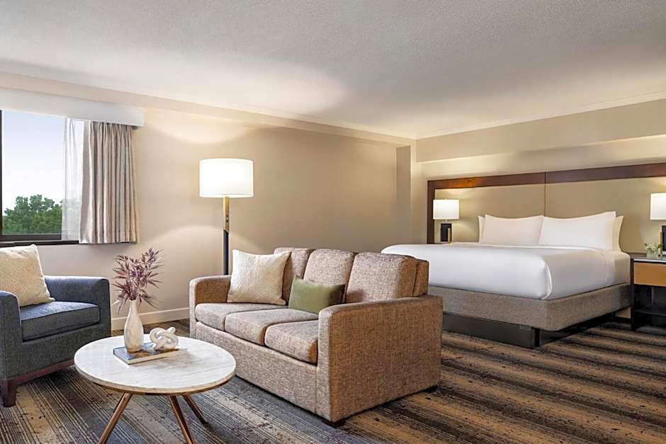 Crowne Plaza Edison By IHG