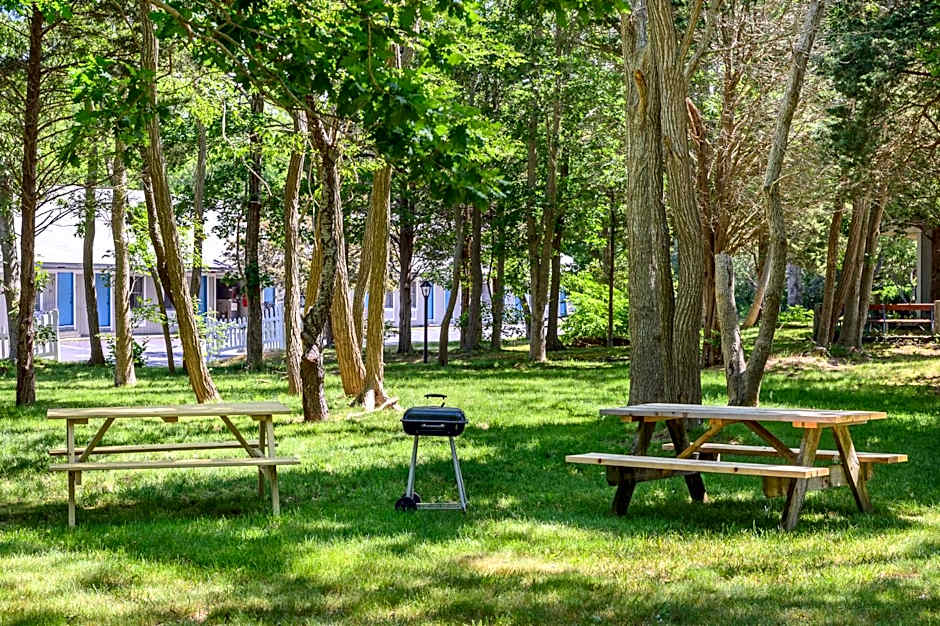 Captains Quarters Motel & Conference Center