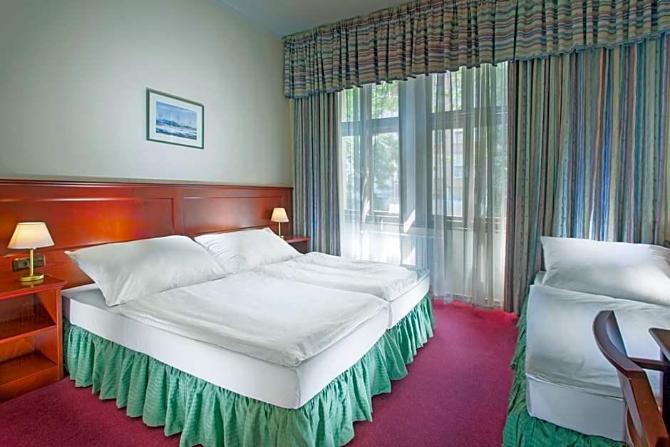 Photo 1 of 5 of Triple Room