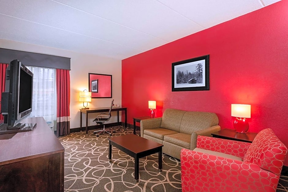 La Quinta Inn & Suites/New River Gorge National Park