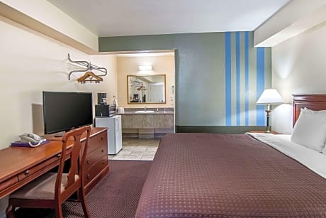 1 King Bed, Nonsmoking