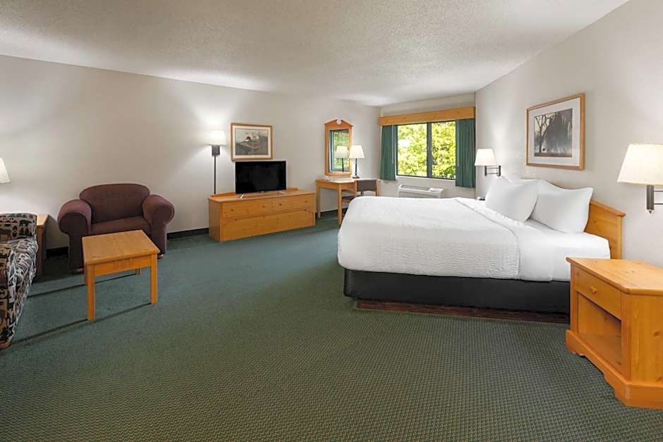 Shell Lake Lodge, a Travelodge by Wyndham