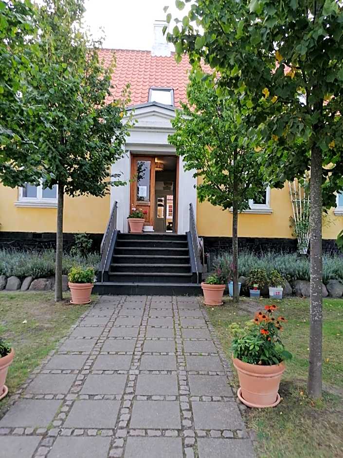 Femmasteren Hotel & Hostel