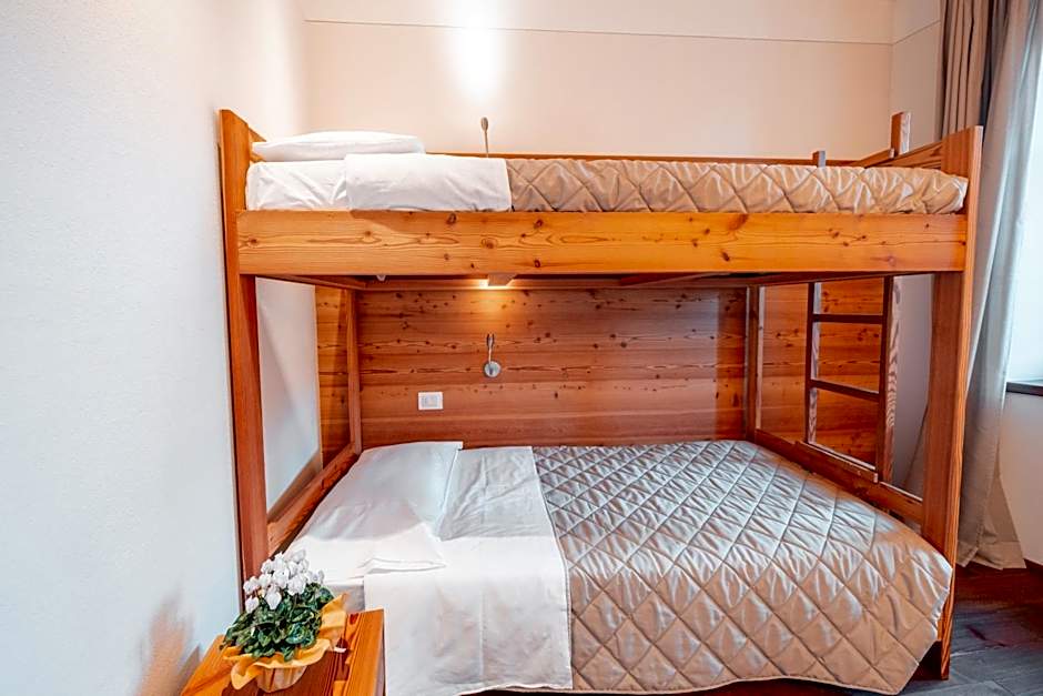 Zdjęcie 1 z 7 — Quadruple Room