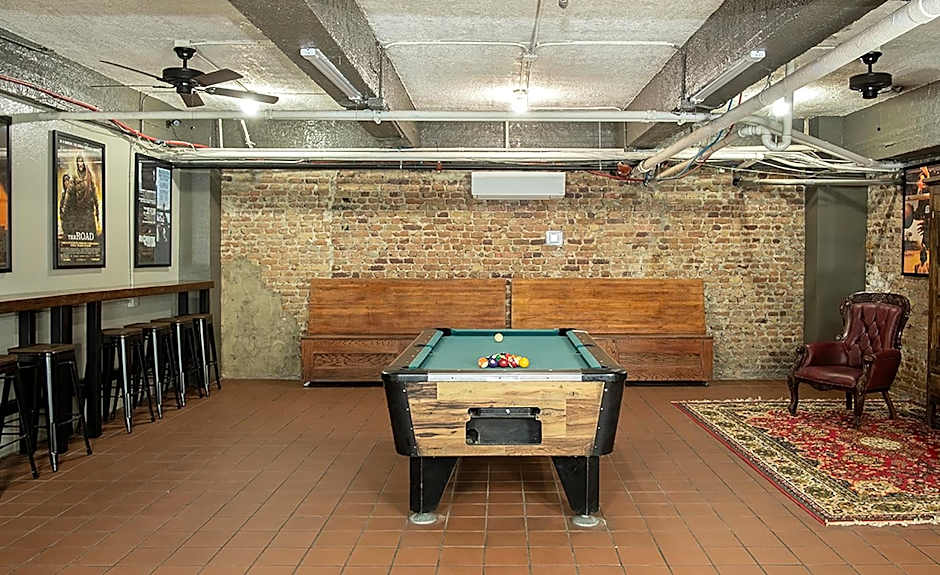 Gardner Hotel & Hostel