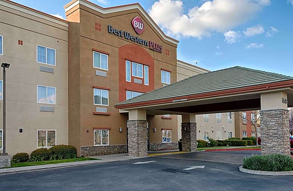 Best Western Plus Delta Inn & Suites
