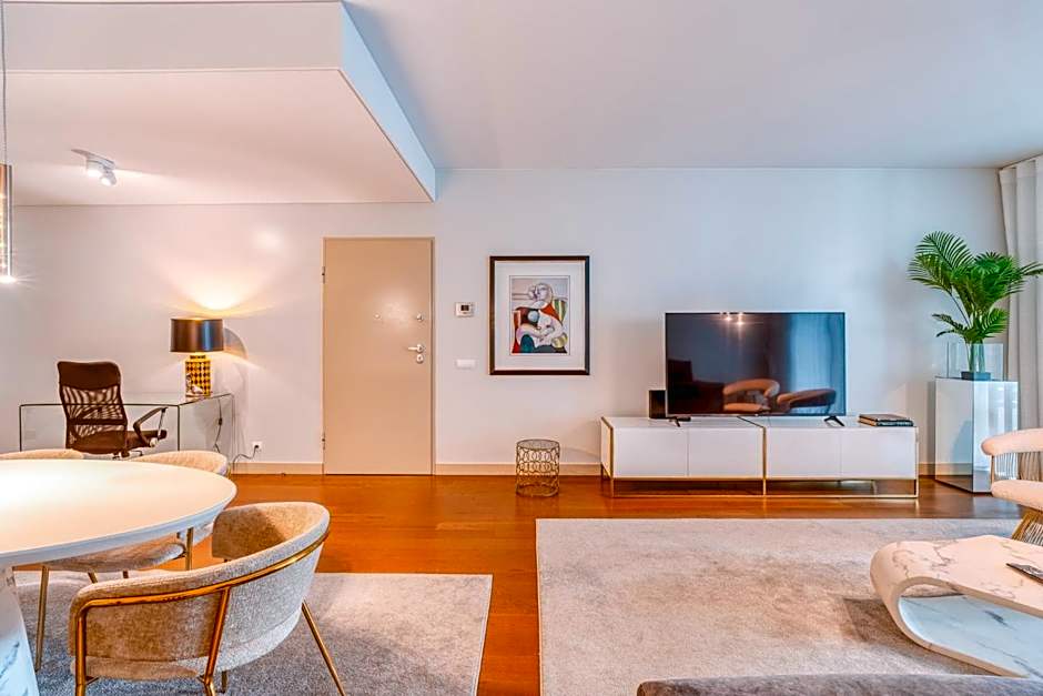 Suite BK - 3 Pools - Gym - AC - Huge Balcony