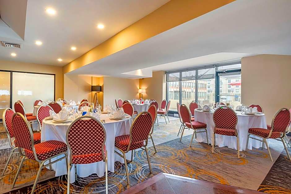 Quality Hotel Dorval Aeroport