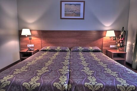 DOUBLE ROOM (1 ADULT)