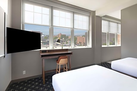 Corner Queen Room with Two Queen Beds and Mountain View