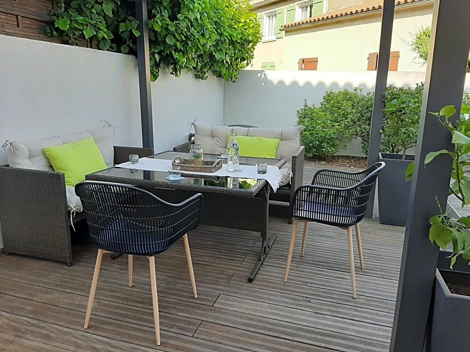 Chambre double dans maison chaleureuse et familiale