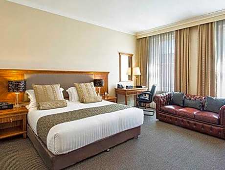 Suite Whirlpool Bathtub