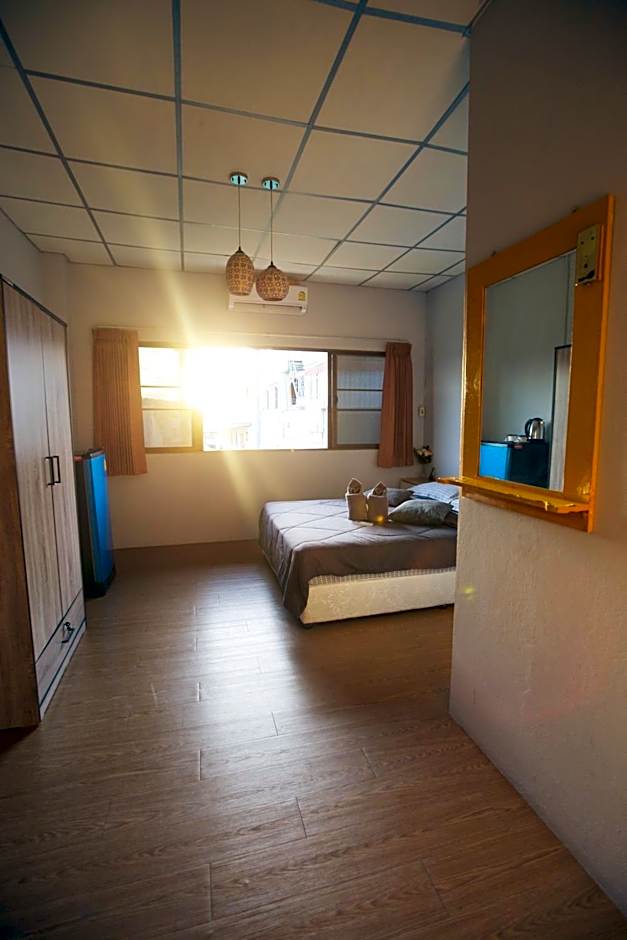 Holiday Phangan - Hostel & Bar