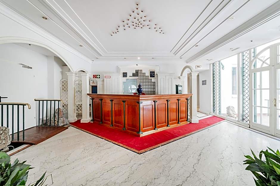 Self-Check-In Hotel Adlon