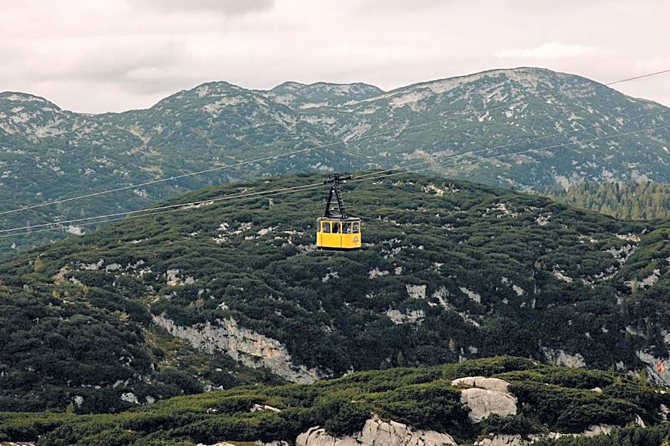 Gjaid-Alm 1739m am Dachstein-Only Accessible by Cable Car