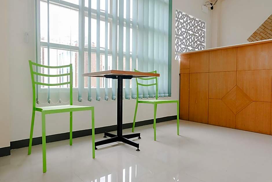 OYO Flagship 1603 Antosa Family Residence Silver Key