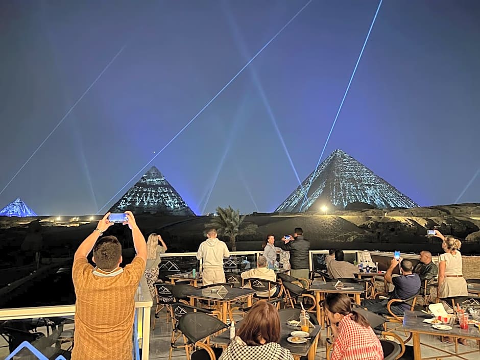 The Gate Hotel Front Pyramids & Sphinx View