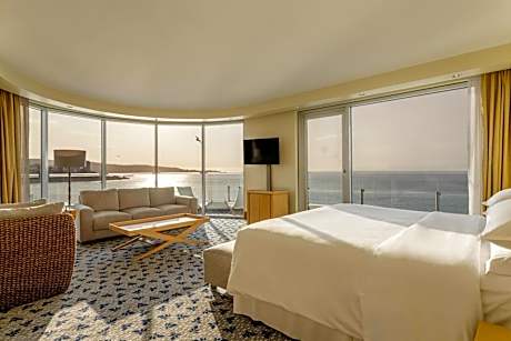 Suite Deluxe, Suite, 1 King, Oceanfront