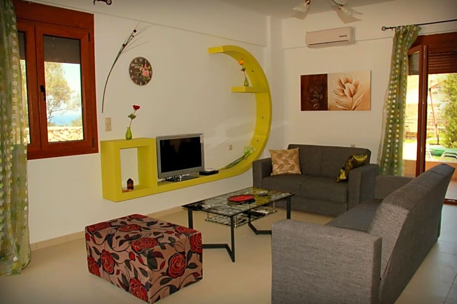 VILLA UPHORIA  with private pool and garden