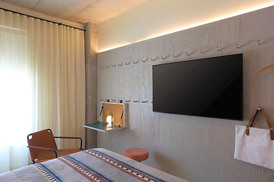 Moxy Charleston Downtown