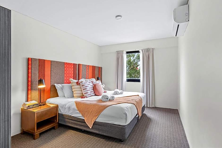 Apartment with City Views in East Perth