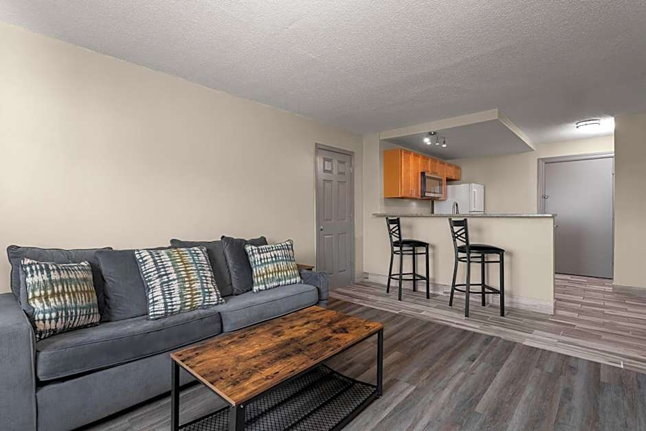 Days Inn and Suites by Wyndham Hammond, IN