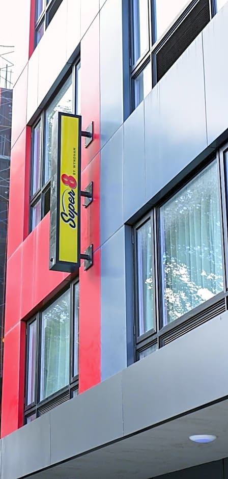 Super 8 by Wyndham Bronx Near Botanical Garden