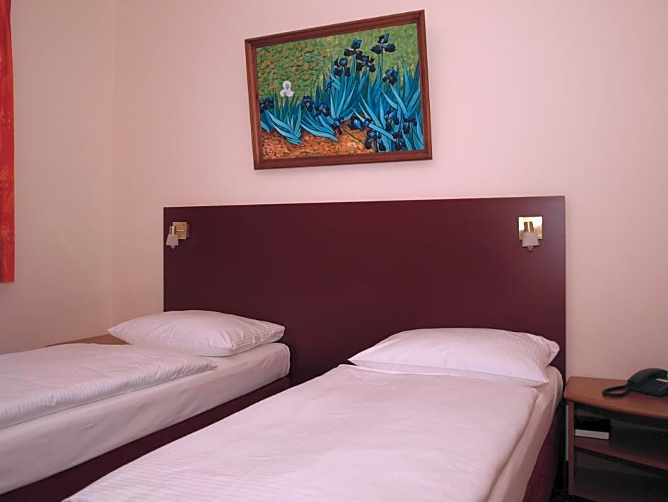 Photo 1 of 1 of 2 Beds