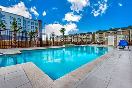 La Quinta Inn & Suites by Wyndham Galveston West Seawall