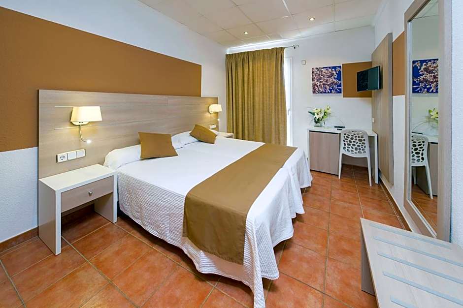 Hostal Adelino