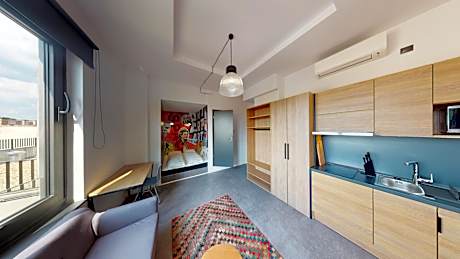 Deluxe Studio