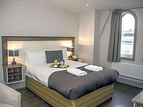 Base Serviced Apartments - Sir Thomas Street