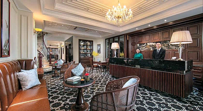 La Mejor Hotel & Sky Bar